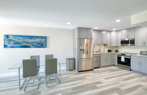 Palm Beach Shores Condo | Near Beach Island | Fire Pit | Hot Tub | WiFi