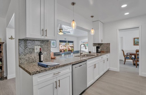 Garden Isles House | Near beach, spacious 4bd, pool/waterfront/paddle boards.