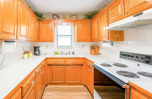 Rogers House | Near Beaver Lake - Ideal for Unwind Getaways