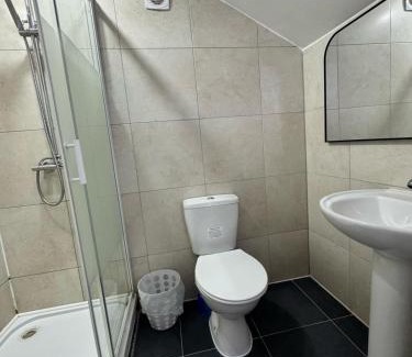 Smethwick Apartment | Near Birmingham - Stylish Loft - Free Parking