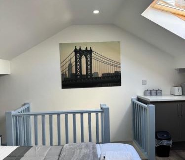 Smethwick Apartment | Near Birmingham - Stylish Loft - Free Parking