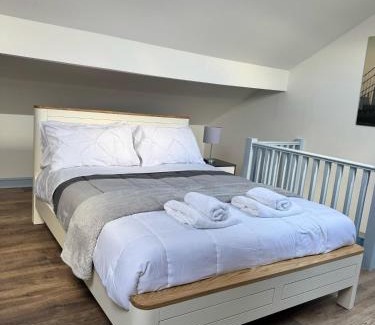 Smethwick Apartment | Near Birmingham - Stylish Loft - Free Parking