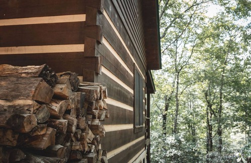 Purlear Cabin | Near Boone | Mountain Laurel Cabin | Firewood | Privacy