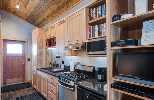 Broadwater County House | Near Bozeman~Modern Rustic Retreat~Private Guest House~On the Missouri River