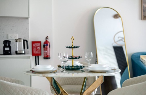 Madinat Zayed Apartment | Near Burj Al Arab | Bills Included | Big Layout