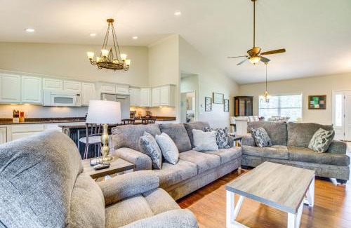Mountain Home House | Near Bull Shoals Lake Spacious Golfers Getaway!