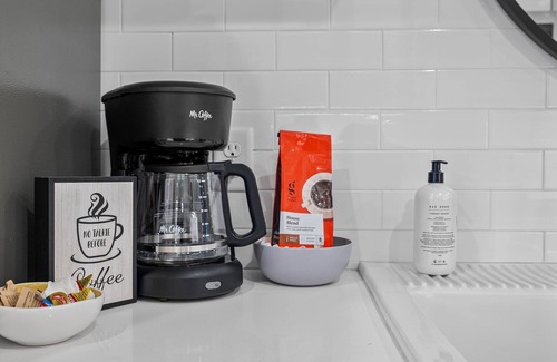 Union Park Apartment | Near campus, Xcel Center, Allianz Field, hospitals, king bed & free parking! 2