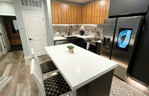 Soulard Apartment | Near City Museum | Garage Parking + Gym + W&D