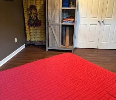 Mount Pleasant House | Near CMU and casino with Hot Tub, gym, fireplace