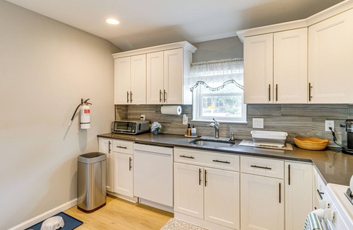 Somers Point House | Near Dog Beach: Somers Point Escape w/Large Yard!