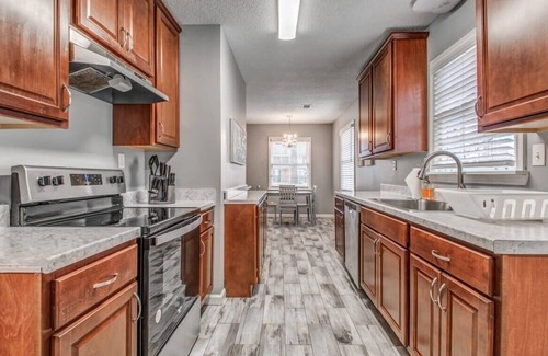 Ellendale House | Near Downtown, Shelby Parks Farm - Haddington Home