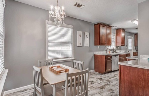 Ellendale House | Near Downtown, Shelby Parks Farm - Haddington Home
