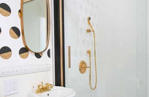 Rampart Village Apartment | Near DTLA! Nice & Cozy Studio for 2!