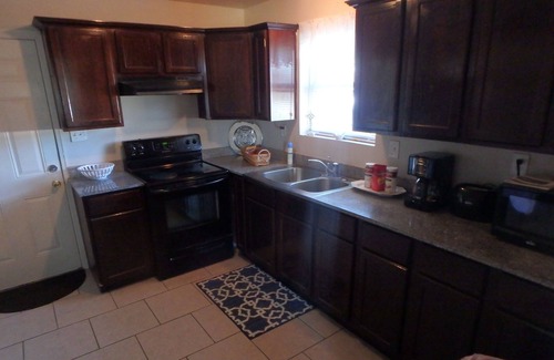 Chalmette House | NEAR FRENCH QUARTER - 2 Bedroom Townhouse, SAFE neighbornood