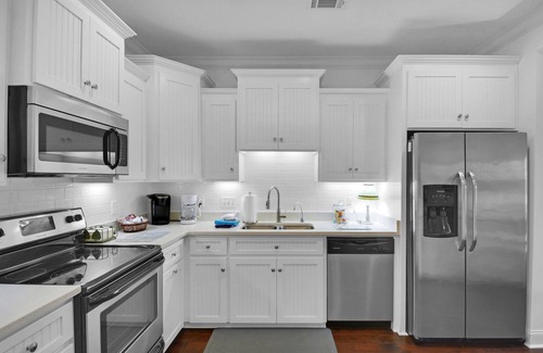 Epworth Acres Condo | Near Gascoigne Park and St Simons Marina. Community pool.