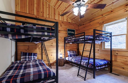 Stanley Cabin | Near Hiking & Caverns- Balkamore Cabin 1