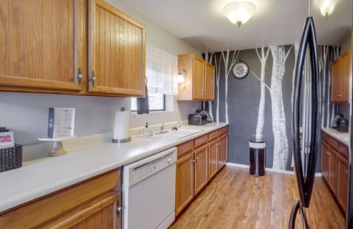Munds Park Cabin | Near Hiking & Fishing: Munds Park Cabin w/Deck