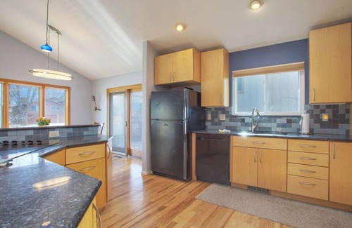 Keewayden House | Near Hiking Trail Boulder Spacious Patio Slps 10