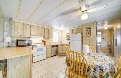 Munds Park Cabin | Near Hiking Trails: Tranquil Cabin in Munds Park!