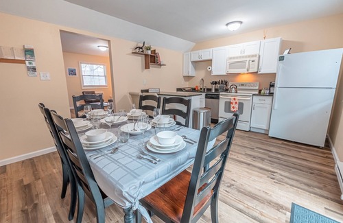 Saylorsburg House | Near Hiking & Water Parks!*Dogs OK*Wi-Fi*Fireplace