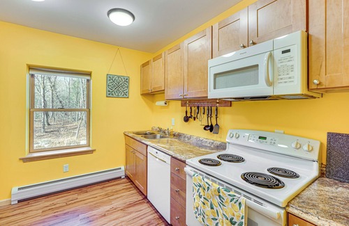 Hyde Park Apartment | Near Historic Sites: Bright Hyde Park Guest Suite