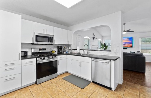 Round Rock House | Near Kalahari · Cowboy Pool · Arcade · King Beds · Grill · Large Patio ·Pet