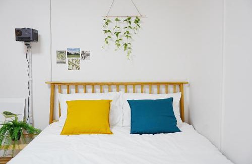 Jamsil-dong Apartment | Near Lotte World, KSPO DOME, COEX, Olympic Park, 2 Rooms, 2 Queen beds, 1 super single bed, 5 people