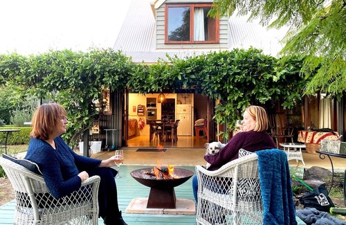 Mapleton House | NEAR MONTVILLE . LATE CHECK-OUT ON SUNDAYS OF 5pm . when booking a weekend