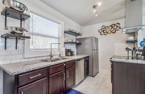 Lincoln Terrace Apartment | Near OU Medical, Bricktown, an Artist Apartment