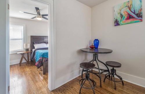Lincoln Terrace Apartment | Near OU Medical Bricktown an Artist Apartment