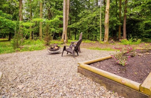 Findley Lake Cottage | Near Peak N' Peak Findley Lake Cozy Cottage