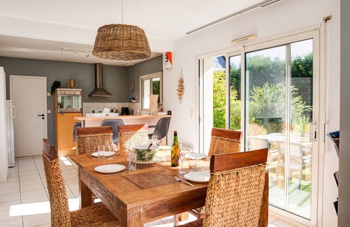 Plomeur Ski Chalet | Near Pointe de La Torche, big house for 8