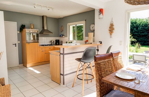 Plomeur Ski Chalet | Near Pointe de La Torche, big house for 8