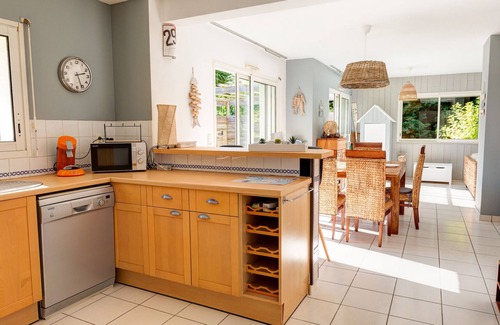 Plomeur Ski Chalet | Near Pointe de La Torche, big house for 8