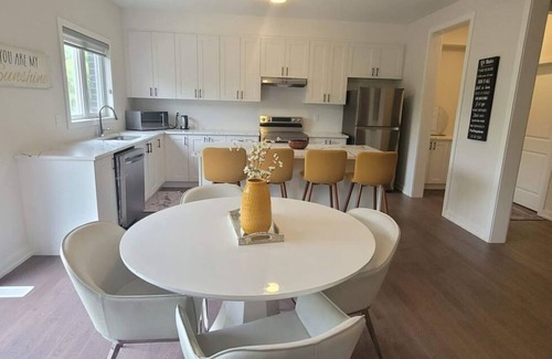 Simcoe House | Near Port Dover/Turkey Point Furnished 5BR House
