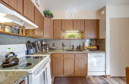 Kittredge Condo | Near Red Rocks, Hiking & Skiing: Kittredge Condo!