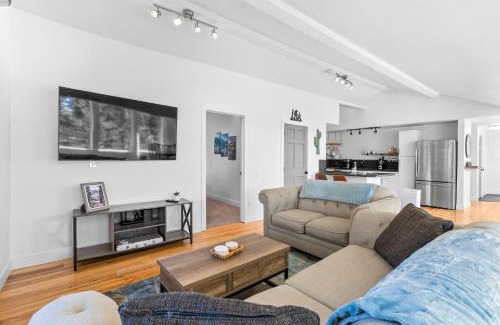 Indian Hills House | Near Red Rocks with Hot Tub, Fire Pit and Views