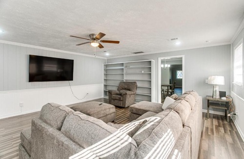 Waycross House | Near Shops and Eats Home with Large Yard in Waycross!