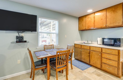 Steinhatchee Apartment | Near Steinhatchee River Studio with Screened Porch!