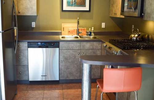 El Prado Condo | Near Taos Ski Valley - private hot tube - monthly rates