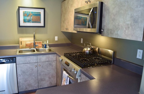 El Prado Condo | Near Taos Ski Valley - private hot tube - monthly rates