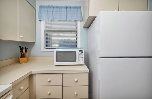Saint Simons Heights Condo | Near the Village, Convenient to Shops, Restaurants, and the Beach
