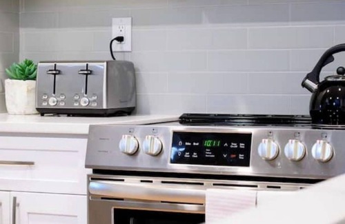 Decatur House | Near to attractions, fully renovated,6 cars parking