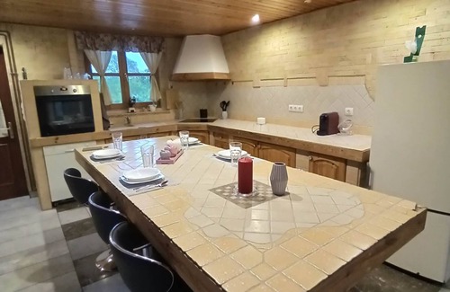 Vecses Apartment | Near to Budapest. Near to the airport. Family-sized apartment. Quiet environment