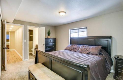 Commerce City House | Near to DIA Airport retreat And 20 Min To Downtown Denver
