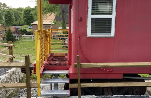 Fayetteville House | Near Town!