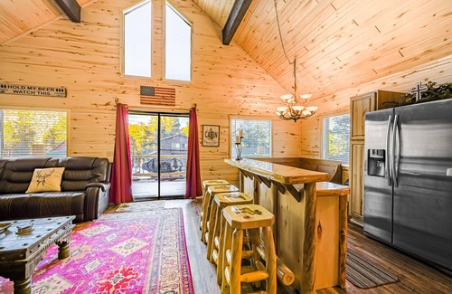 Ponderosa Pines House | Near Town W/Scenic Deck, Hot tub, Free WiFi, Full Kitchen & More