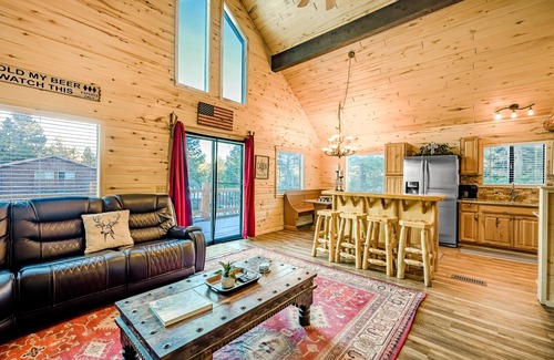 Ponderosa Pines House | Near Town W/Scenic Deck, Hot tub, Free WiFi, Full Kitchen & More