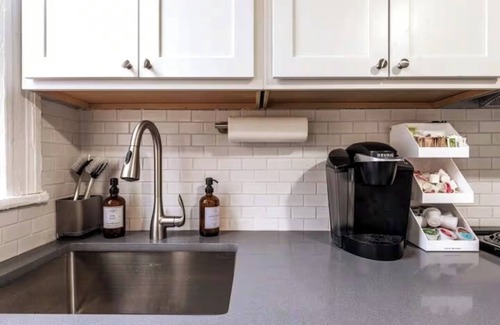 Shadyside House | Near UPMC, CMU, Pitt & Walnut + Free Parking
