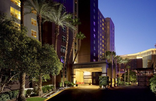 Las Vegas Condo | Near Vegas Attraction, Vegas Strip, Shopping, and More